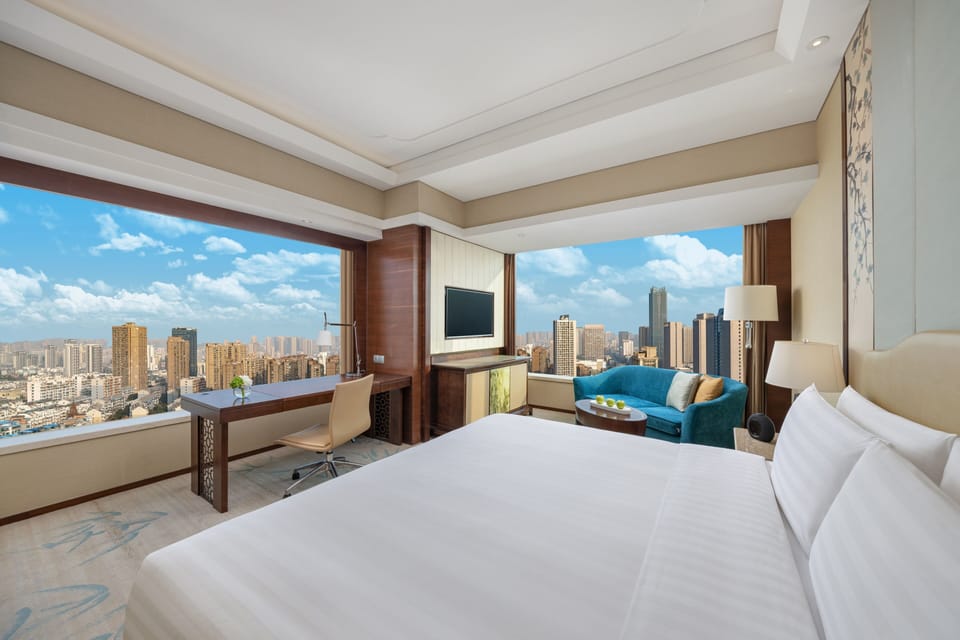 Executive Suite, 1 King Bed | 1 bedroom, down comforters, minibar, in-room safe