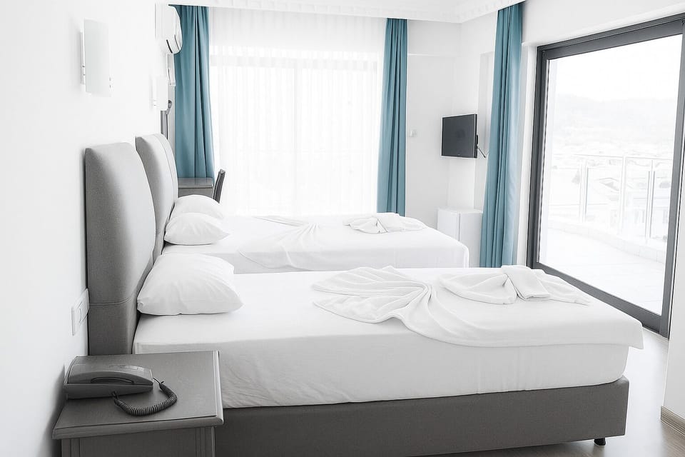 Standard Room | Minibar, in-room safe, free cribs/infant beds, WiFi