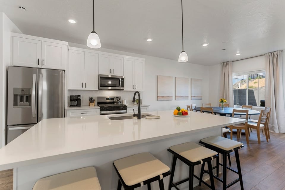 Townhome, 4 Bedrooms | Private kitchen | Fridge, oven, coffee/tea maker, toaster