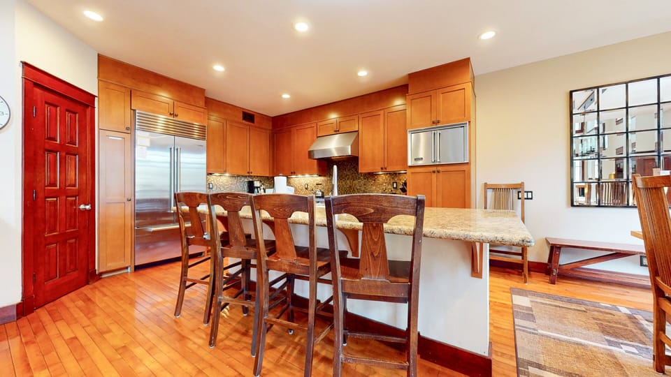 Townhome, 4 Bedrooms | Private kitchen | Fridge, oven, coffee/tea maker, toaster