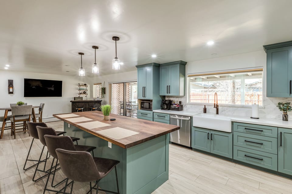 House (5 Bedrooms) | Interior