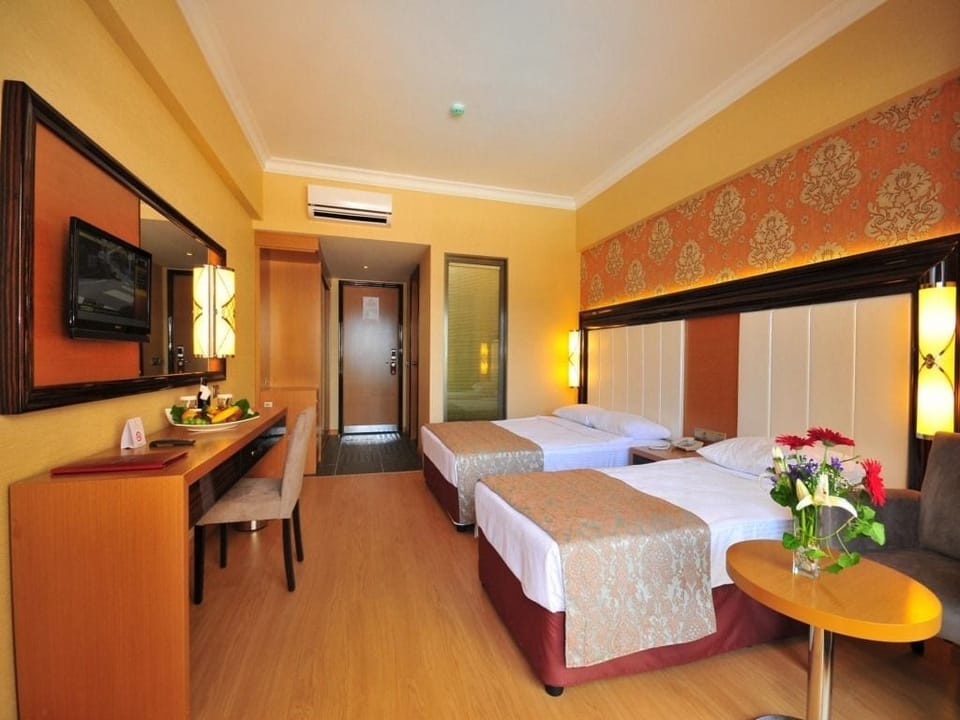 Standard Double or Twin Room | Free minibar items, free cribs/infant beds, free WiFi
