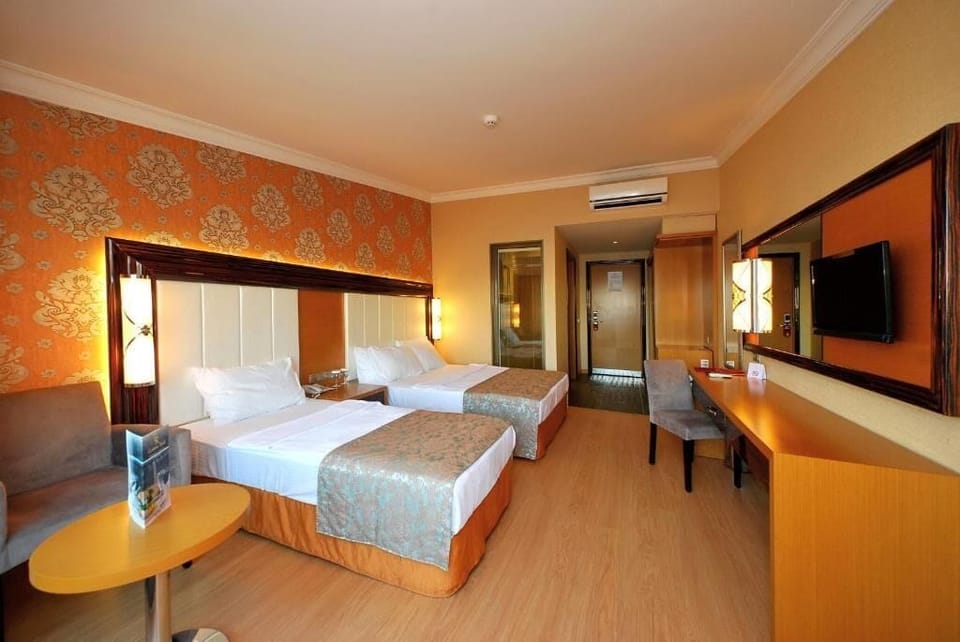 Standard Double or Twin Room, Partial Sea View | Free minibar items, free cribs/infant beds, free WiFi