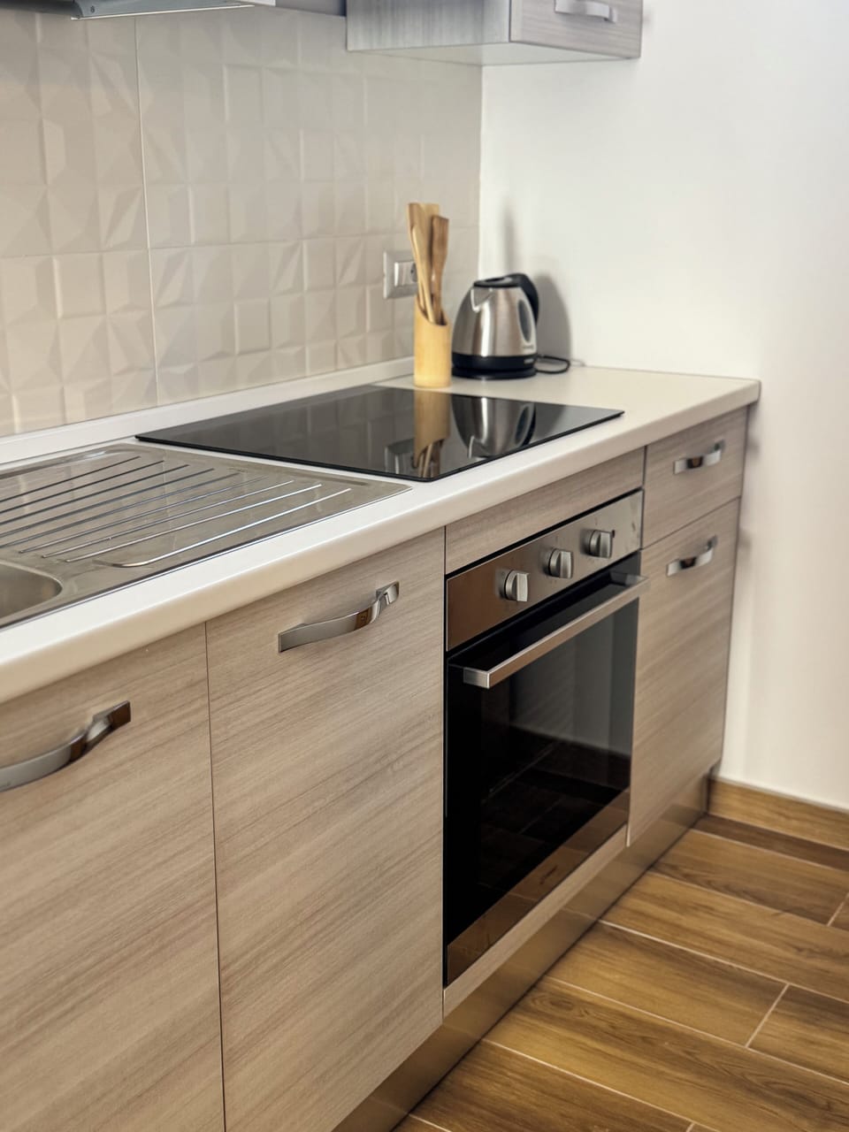 Deluxe Studio Suite | Private kitchen | Fridge, electric kettle, cookware/dishes/utensils