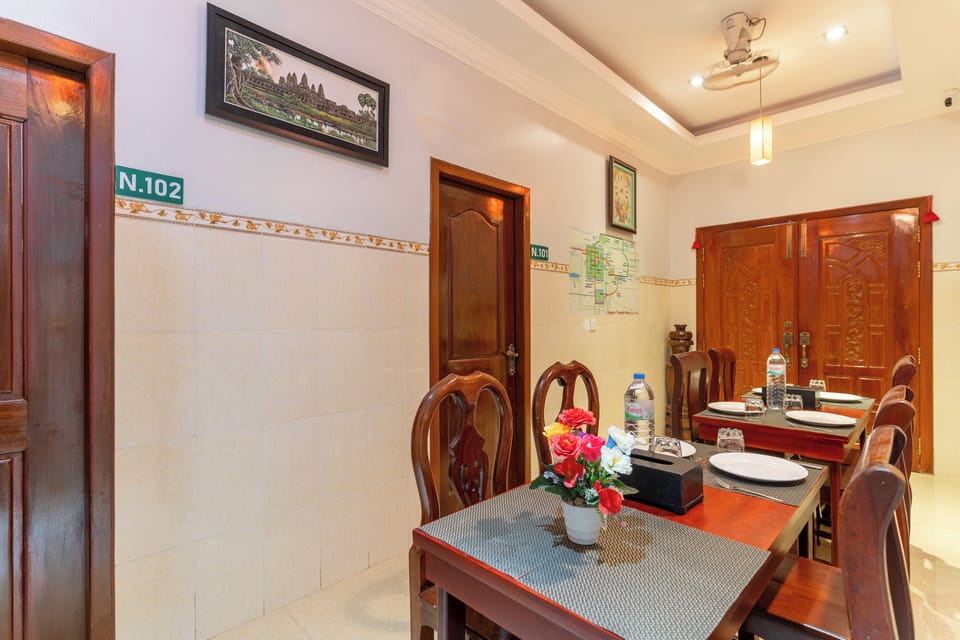 Deluxe Villa, Balcony, Garden View | Living area