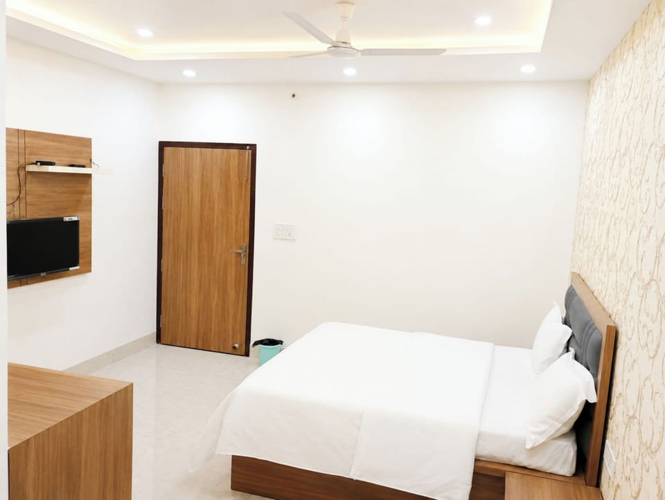 Soundproofing, free WiFi, bed sheets