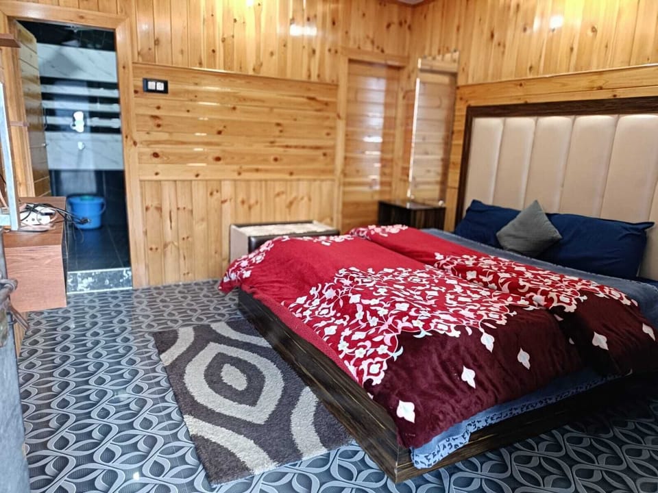 Deluxe Double Room | In-room safe, soundproofing, free WiFi, bed sheets