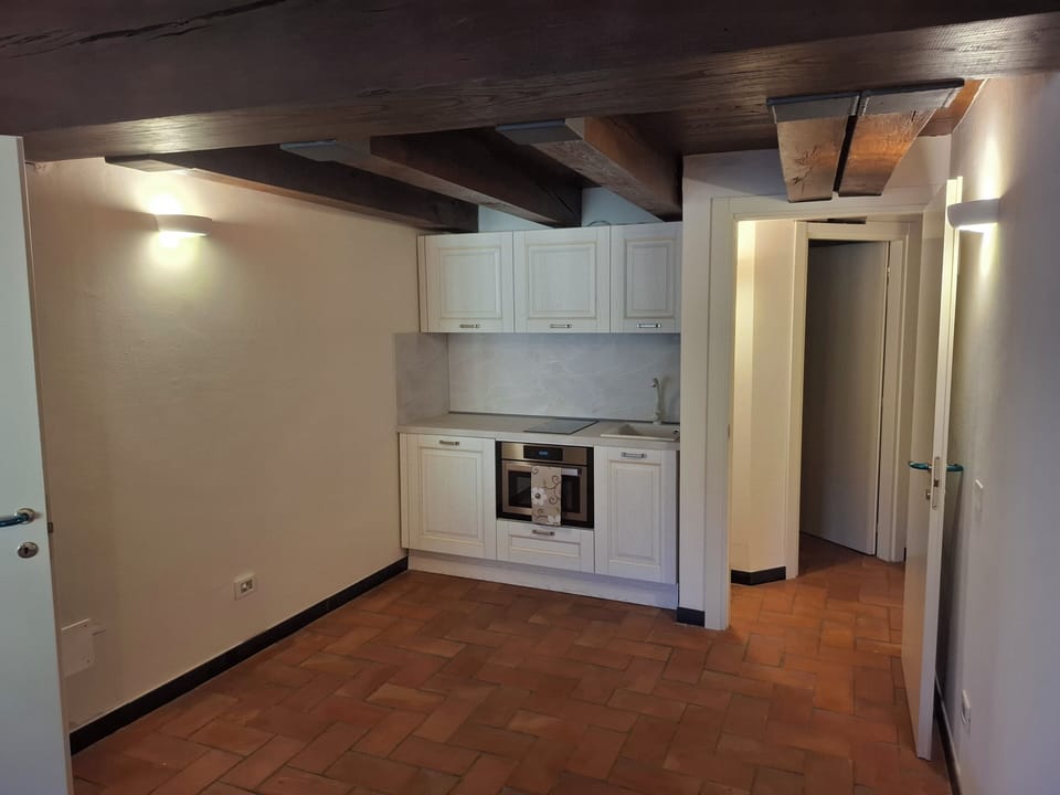 Deluxe Suite, Garden View | Private kitchen