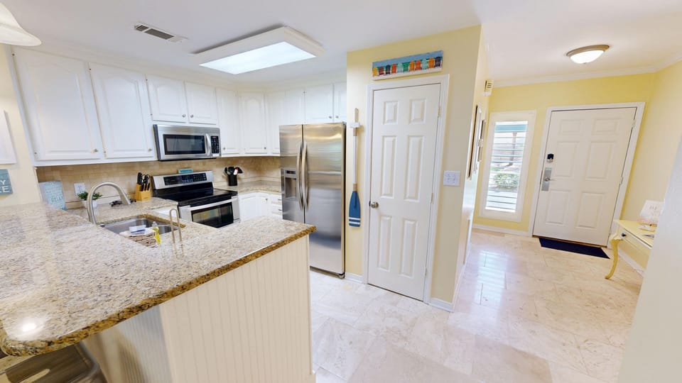 Townhome, 2 Bedrooms | Private kitchen | Coffee/tea maker, fridge, oven, toaster