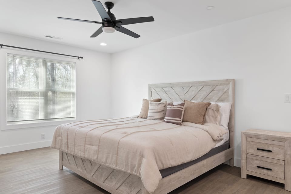 Iron/ironing board, WiFi (free)