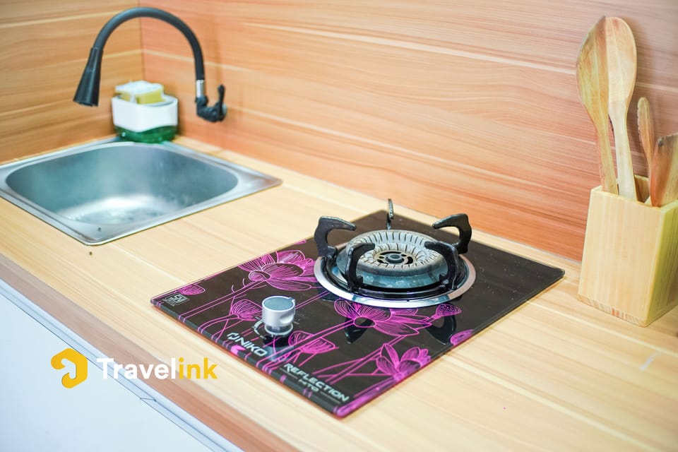 Deluxe Cottage, Mountain View | Private kitchen | Stovetop, dishwasher, electric kettle, cookware/dishes/utensils