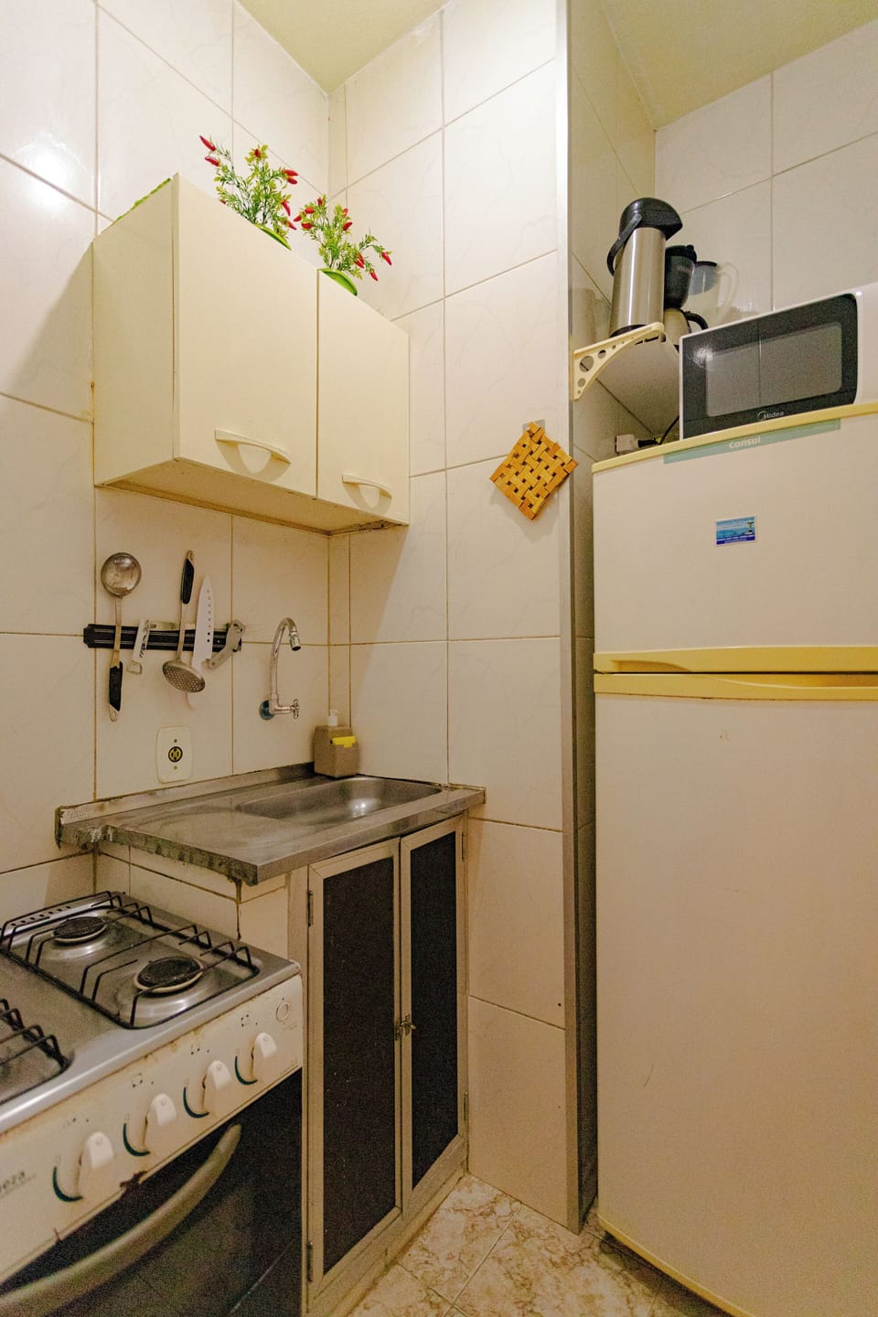 SUH Copacabana 103 | Private kitchen | Fridge, microwave, stovetop, electric kettle