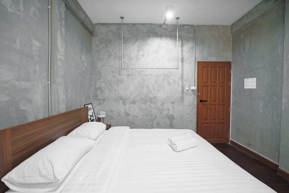 Triple Room (Private external Bathroom) | Blackout drapes, free WiFi, bed sheets