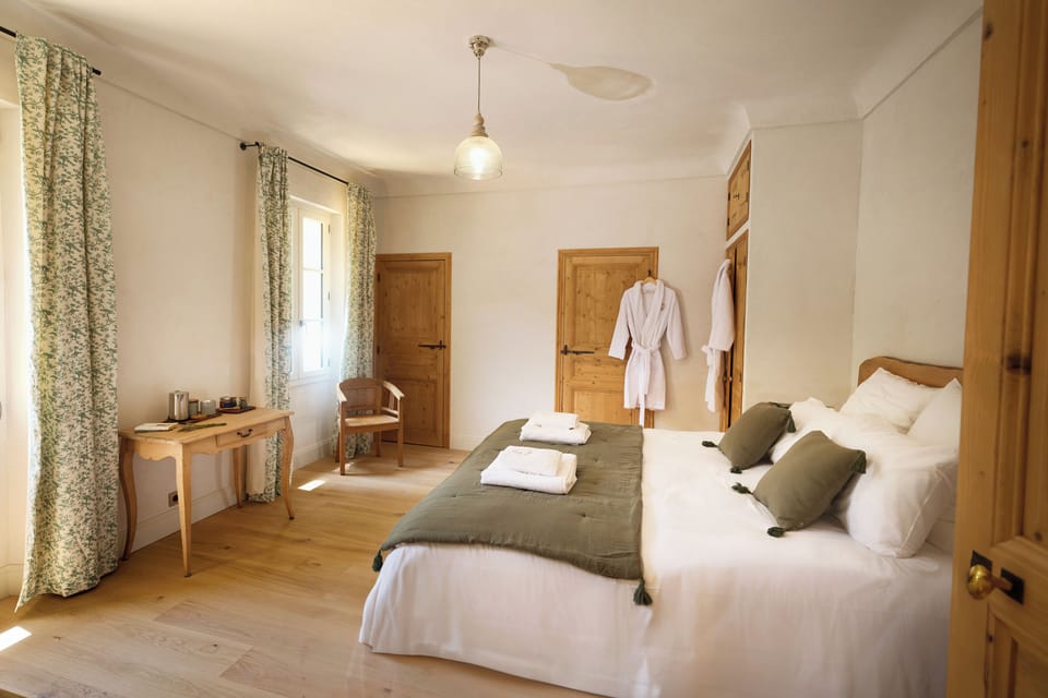 Superior Double or Twin Room, 1 King Bed, Garden View | Premium bedding, individually decorated, blackout drapes, free WiFi