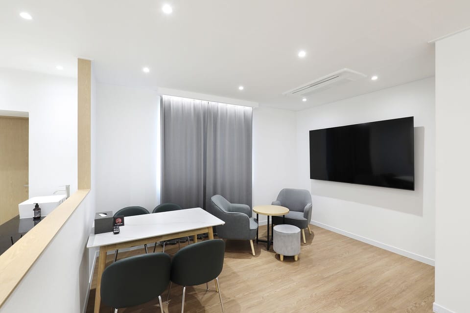 Penthouse-Basic occupancy: 2 people. Additional person(including infants) 10,000 KRW on site | Desk, soundproofing, free WiFi