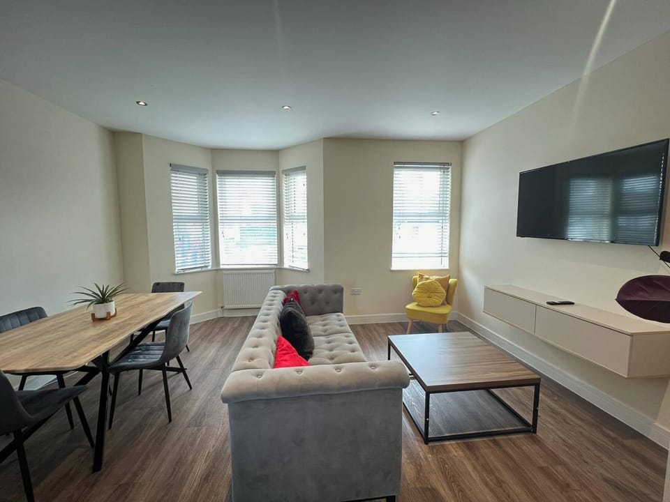 Apartment, 2 Bedrooms | Living room