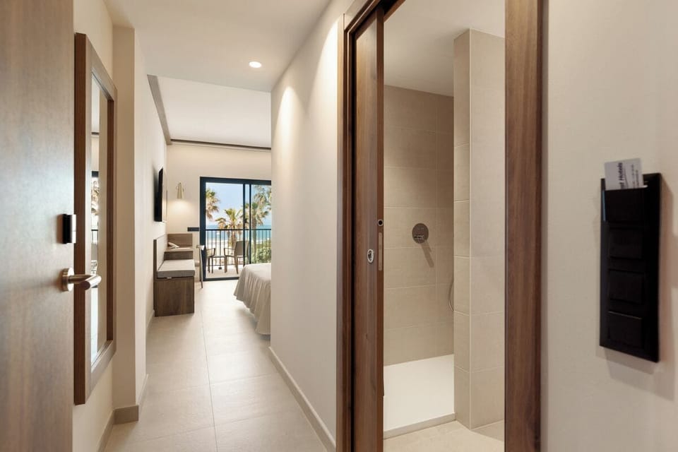 Minibar, in-room safe, free WiFi, bed sheets