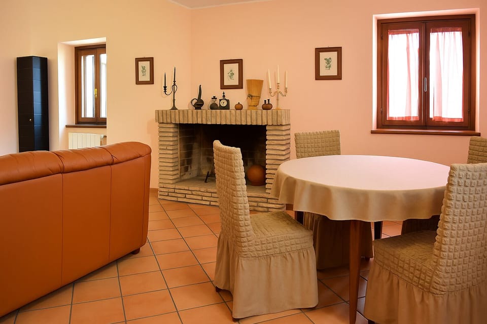House | Living area | 32-inch flat-screen TV with cable channels