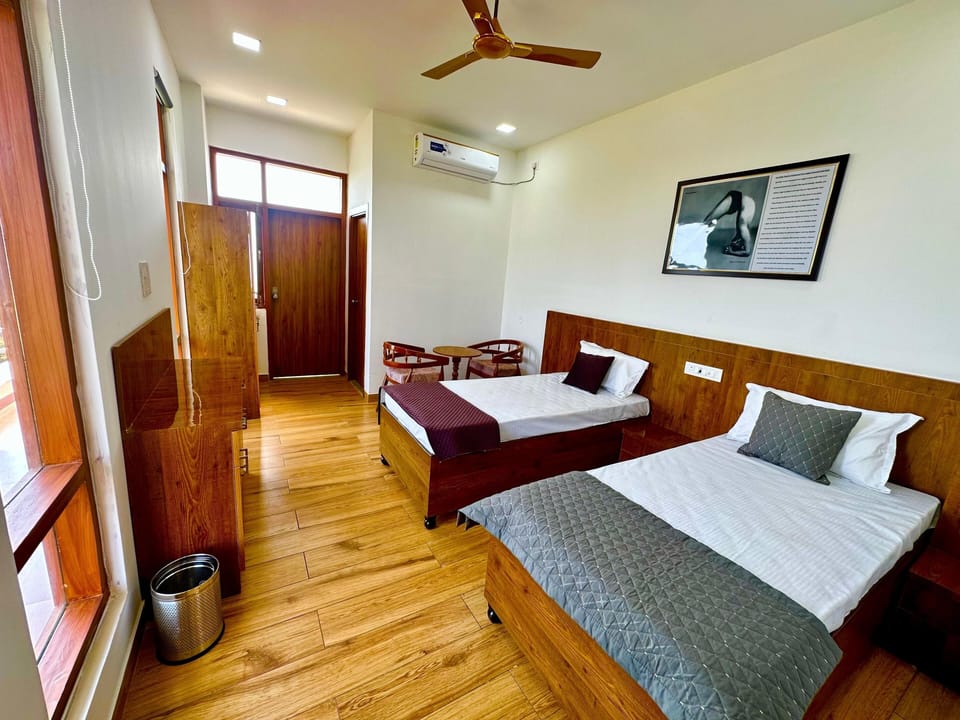 Deluxe Double or Twin Room, Mountainside | Desk, laptop workspace, blackout drapes, soundproofing