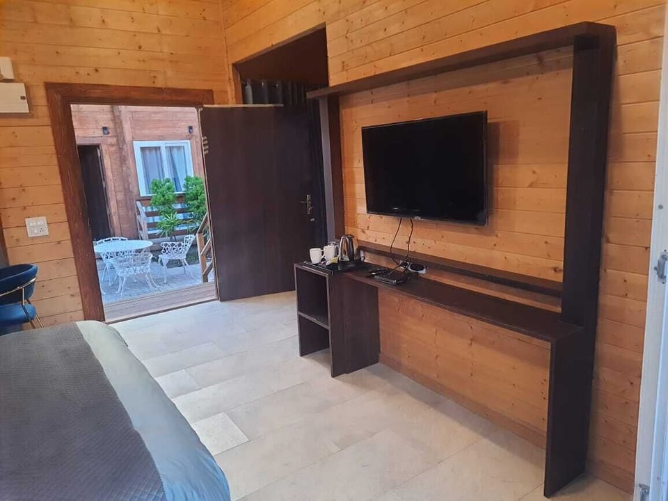 Classic Double Room, 1 Bedroom, Mountain View | Egyptian cotton sheets, premium bedding, memory foam beds