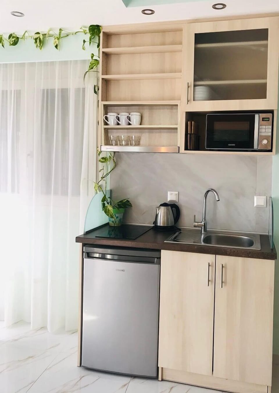 Exclusive Studio Suite | Private kitchen | Mini-fridge, microwave, stovetop, cookware/dishes/utensils