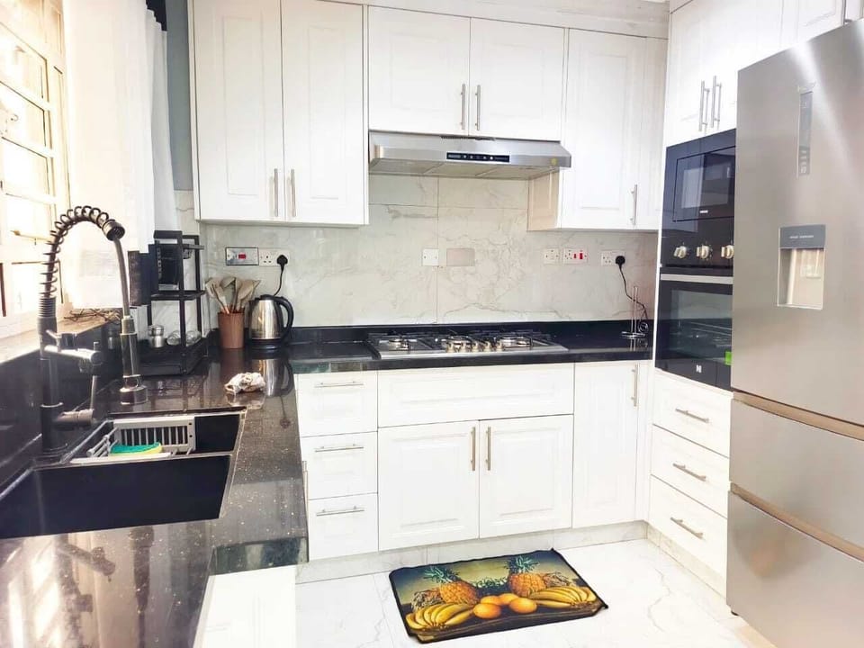 Deluxe Apartment, City View | Private kitchen | Fridge, microwave, cookware/dishes/utensils