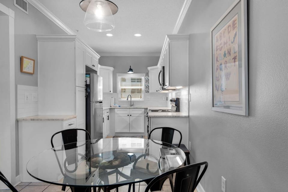Condo, 1 Queen Bed (Villas on the Gulf unit J10) | Dining