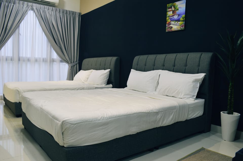 Family Studio, City View | Desk, laptop workspace, iron/ironing board, free WiFi