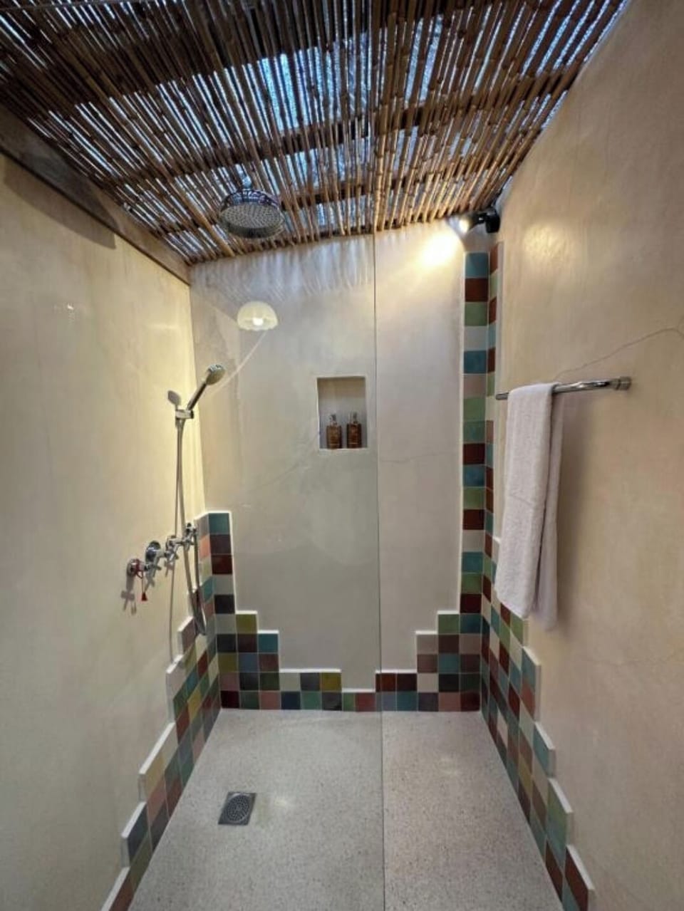 Comfort Bungalow, Garden View | Bathroom | Shower, hair dryer, towels, soap