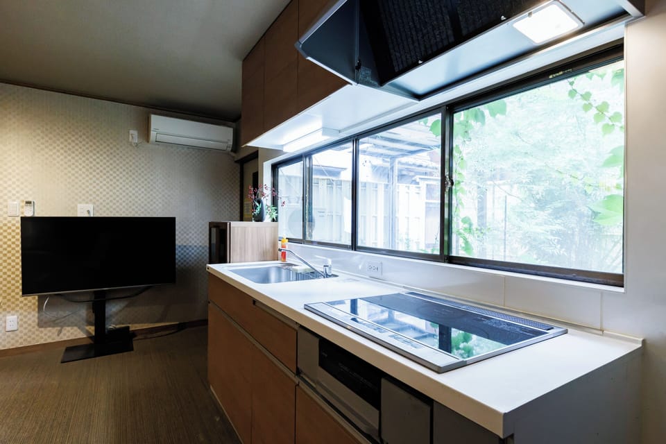 Fridge, microwave, stovetop, cookware/dishes/utensils