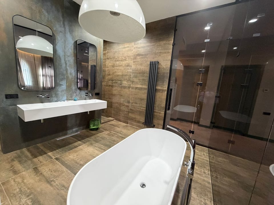 Luxury Double Room, Private Bathroom, City View | Bathroom | Hair dryer, slippers, towels, soap