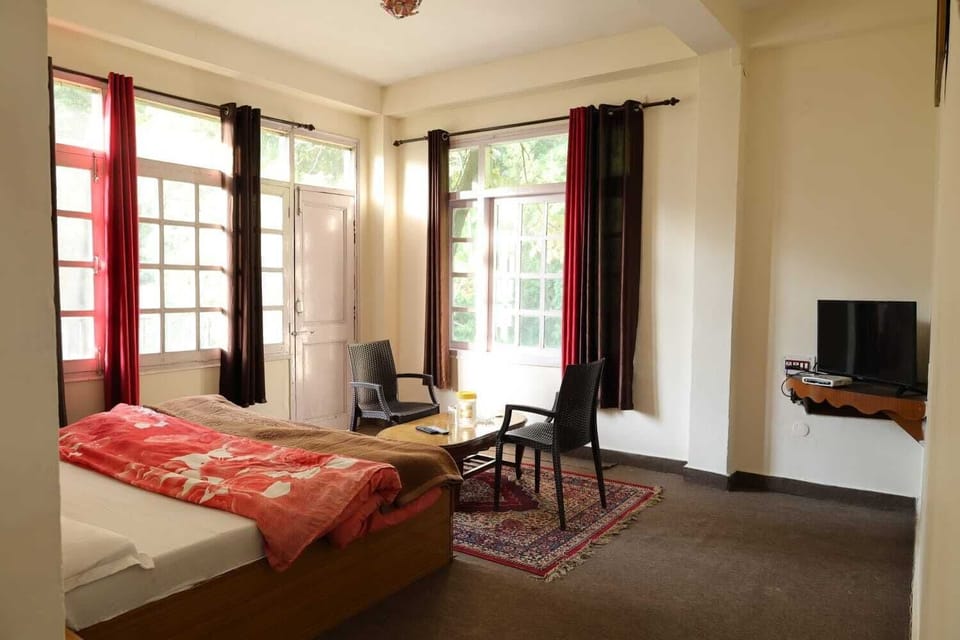 Standard Double Room | In-room safe, soundproofing, free WiFi, bed sheets