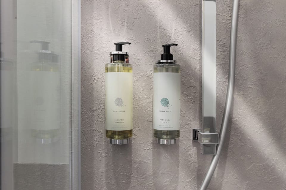 Comfort Double or Twin Room | Bathroom | Shower, towels