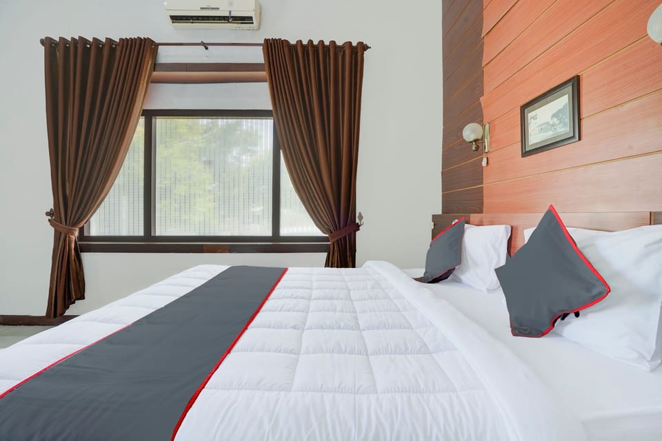 Deluxe Double Room | Desk, free WiFi, bed sheets