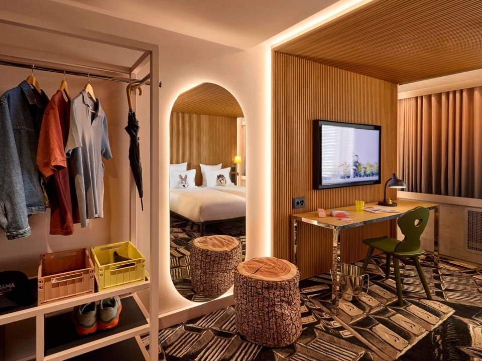 Twin Room, 2 Twin Beds (MEDIUM MAMA) | Down comforters, pillowtop beds, minibar, in-room safe
