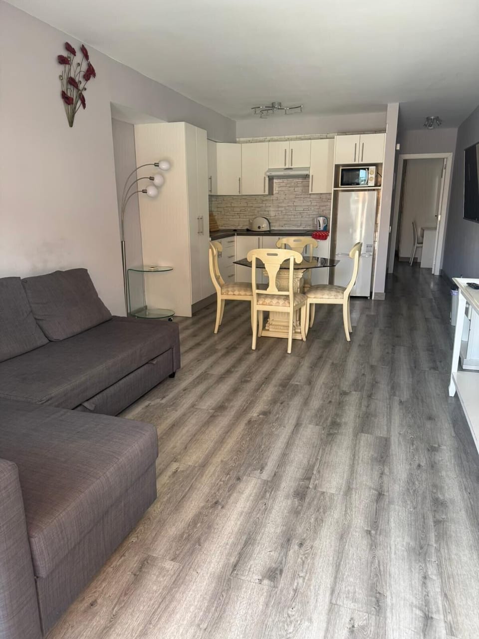 Apartment | Living area | TV