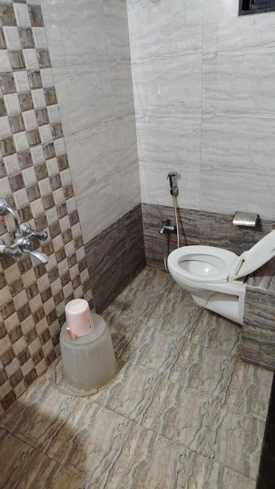 Deluxe Room | Bathroom | Towels, soap, shampoo