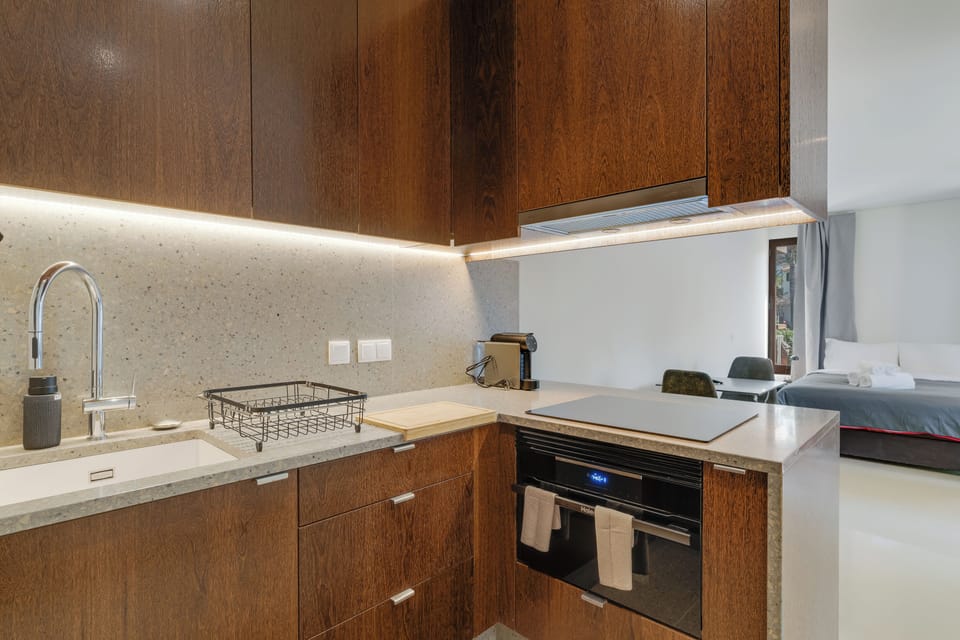 Mini-fridge, microwave, oven, stovetop
