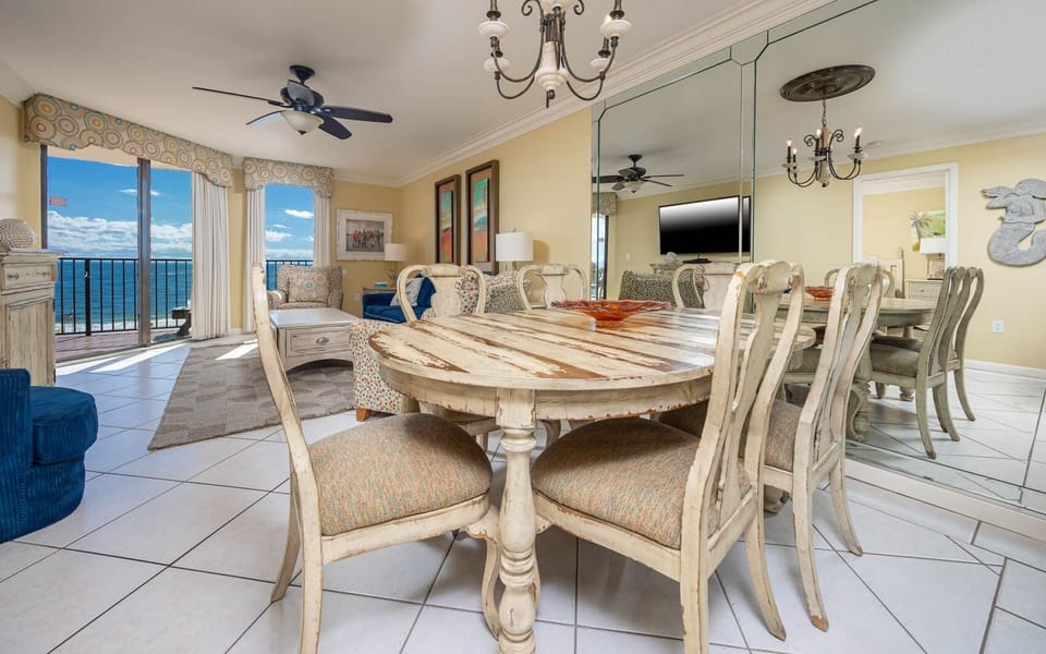 Condo, 2 Bedrooms | Dining
