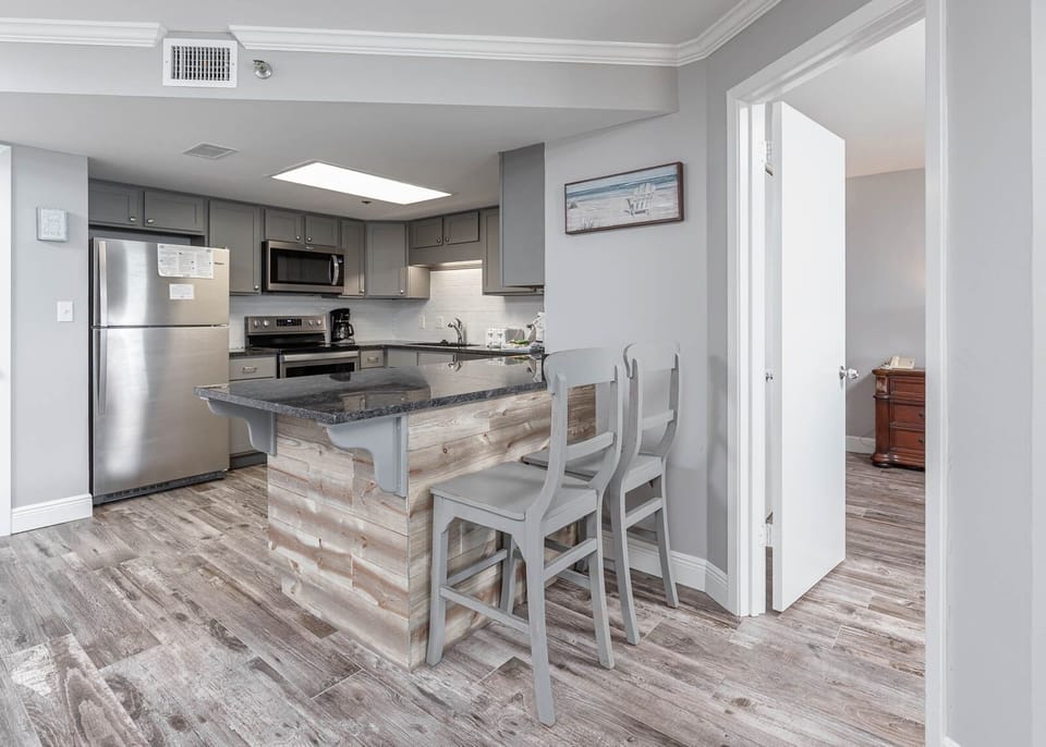 Condo, 3 Bedrooms | Private kitchen | Coffee/tea maker, fridge, oven