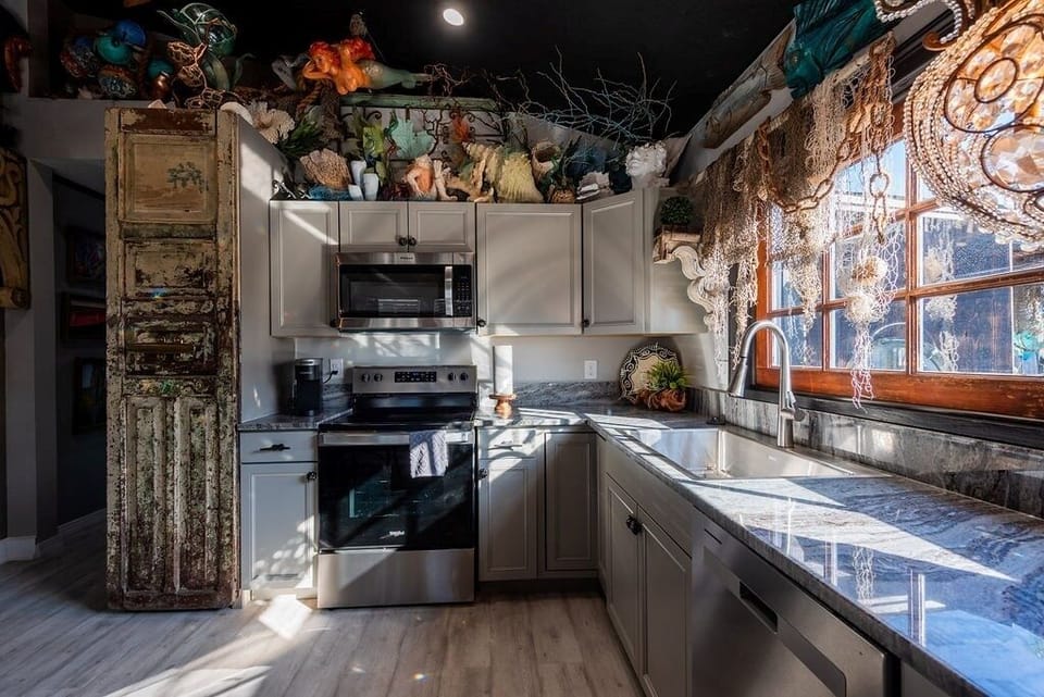 House, 2 Bedrooms | Private kitchen | Fridge, oven, coffee/tea maker, toaster
