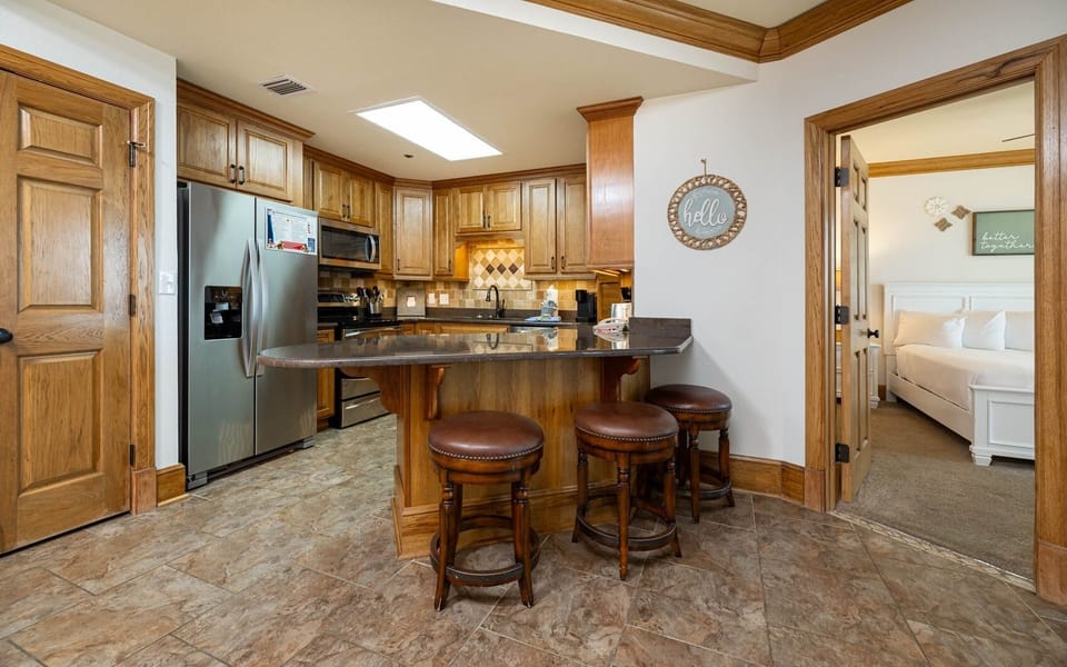 Condo, 3 Bedrooms | Private kitchen | Fridge, oven, coffee/tea maker