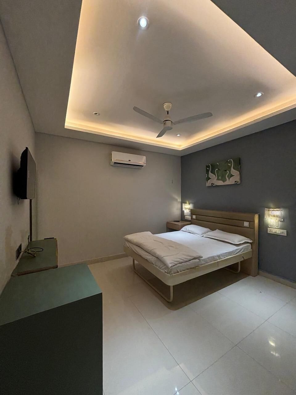 Deluxe Single Room, Non Smoking, Housekeeping | Desk