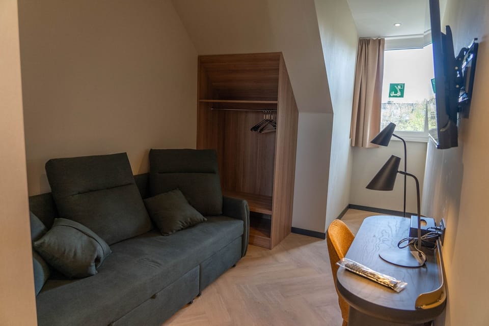 Comfort Suite | In-room safe, desk, blackout drapes, free WiFi