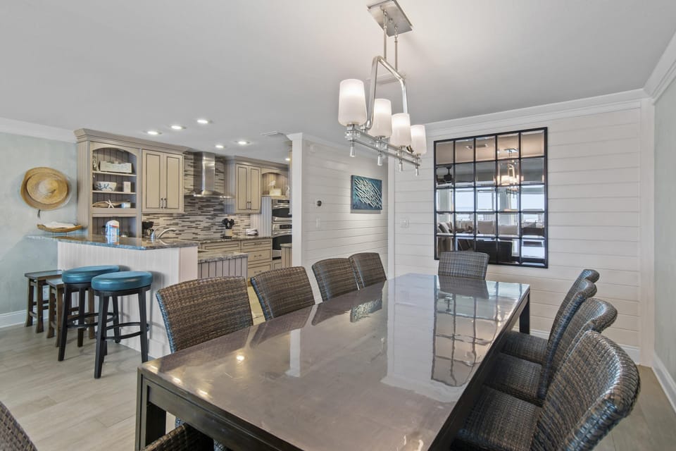 House, Multiple Beds (Green Reef #7- Emerald Horizon) | Dining
