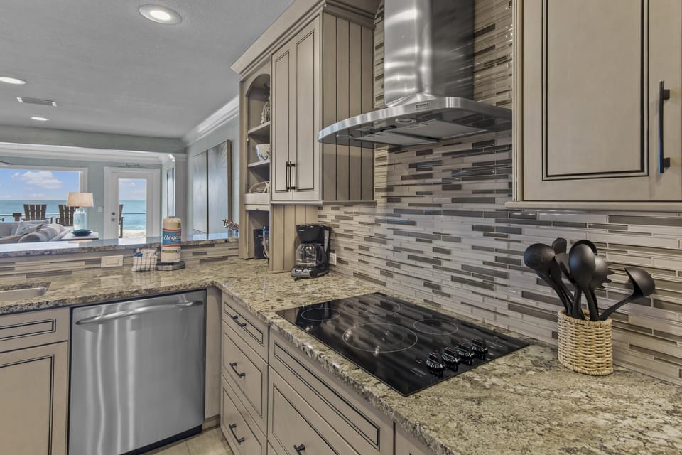 House, Multiple Beds (Green Reef #7- Emerald Horizon) | Private kitchen | Oven, toaster