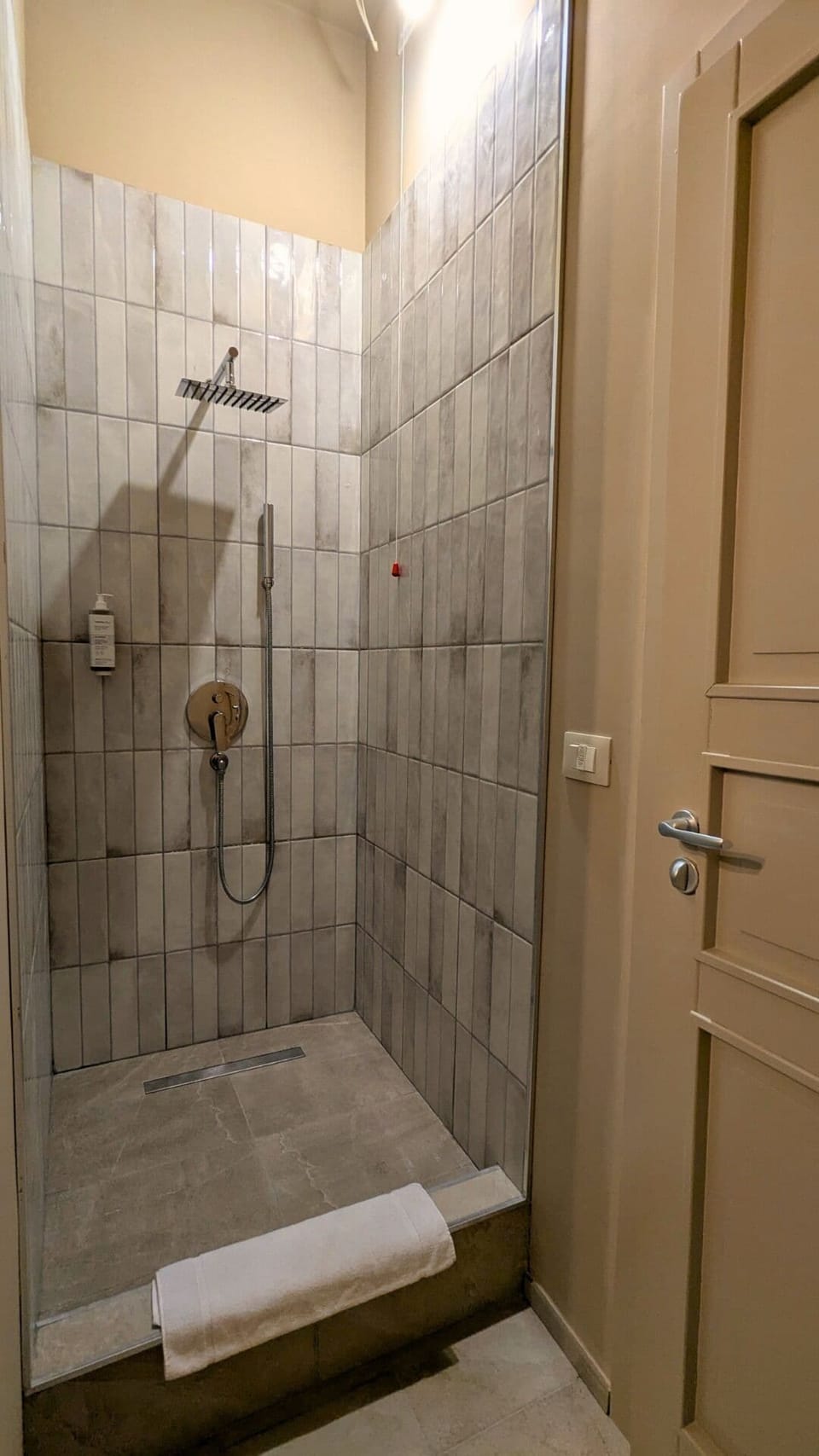 Superior Double or Twin Room | Bathroom | Free toiletries, hair dryer, bidet, towels