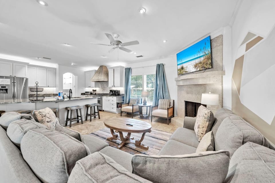 House, Multiple Beds (Saltaire-2) | Living area | TV