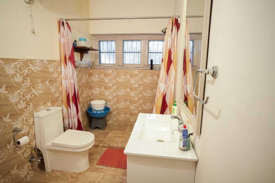 Towels, soap, shampoo, toilet paper