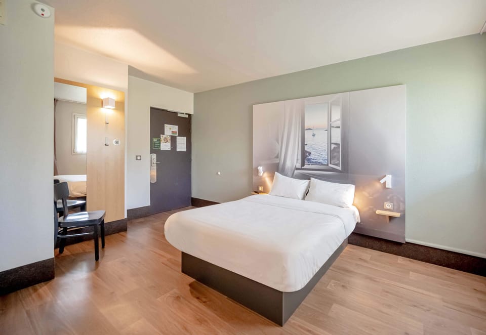 Double Room, Accessible, Non Smoking | Desk, soundproofing, free WiFi, bed sheets